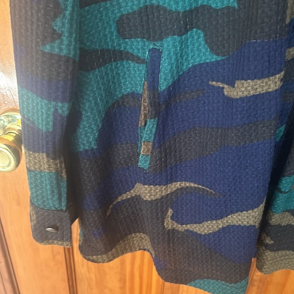 French Laundry Women’s Plus French Camo Button Down - Picture 7 of 8